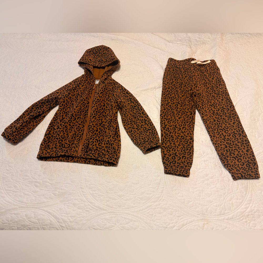 Girls Leopard Print Matching Hoodie and Sweatpants Set- Size 4T